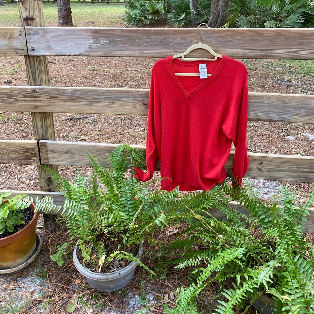 Cashmere sweater with v-neck in Orange size XL